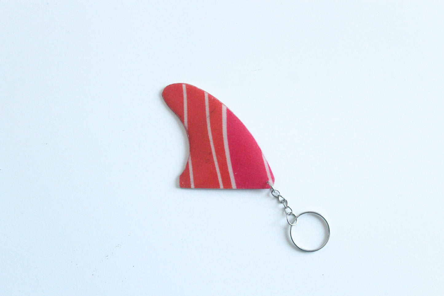 Fin shaped stripes key chain