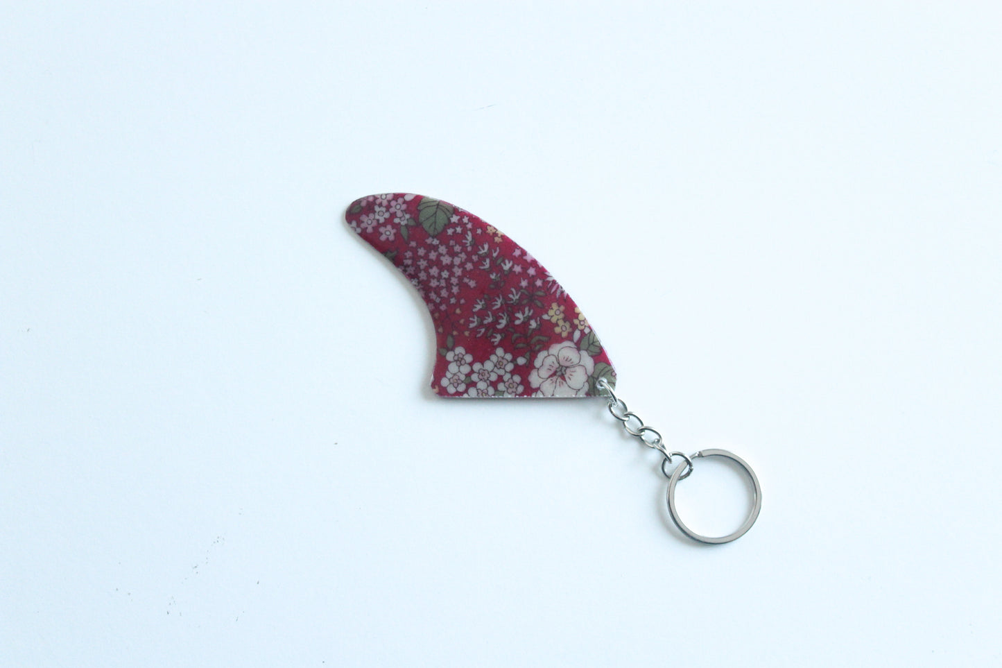 Fin shaped pink flowers key chain