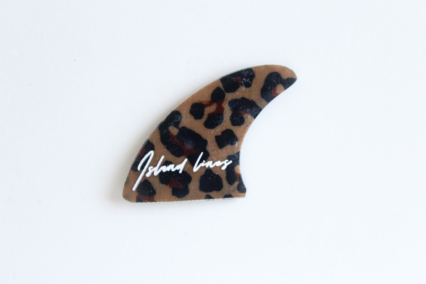 Fin shaped leopard magnet