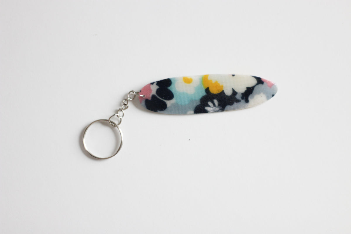 Surf shaped field key chain