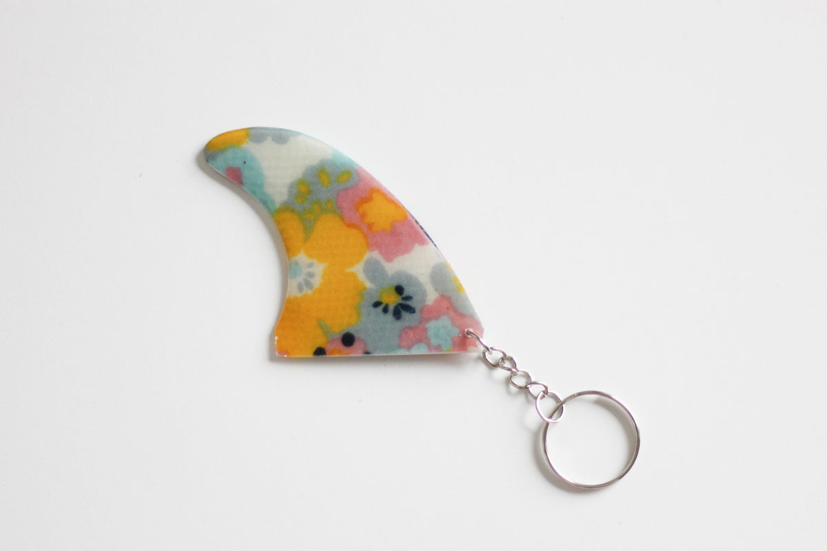 Fin shaped field key chain
