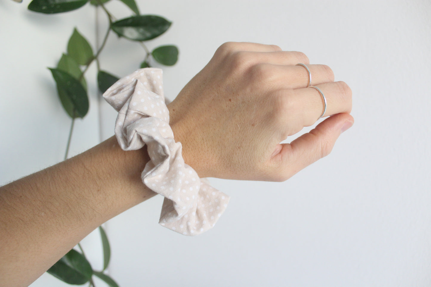 Beige scrunchie with a zipper