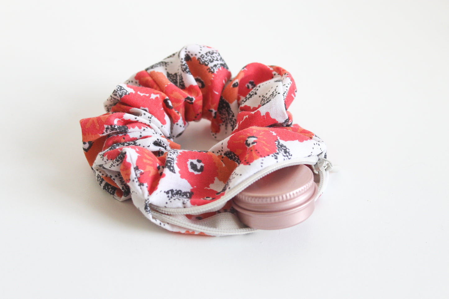 Flowery scrunchie with a zipper