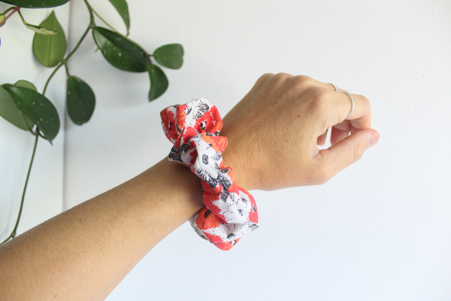 Flowery scrunchie with a zipper