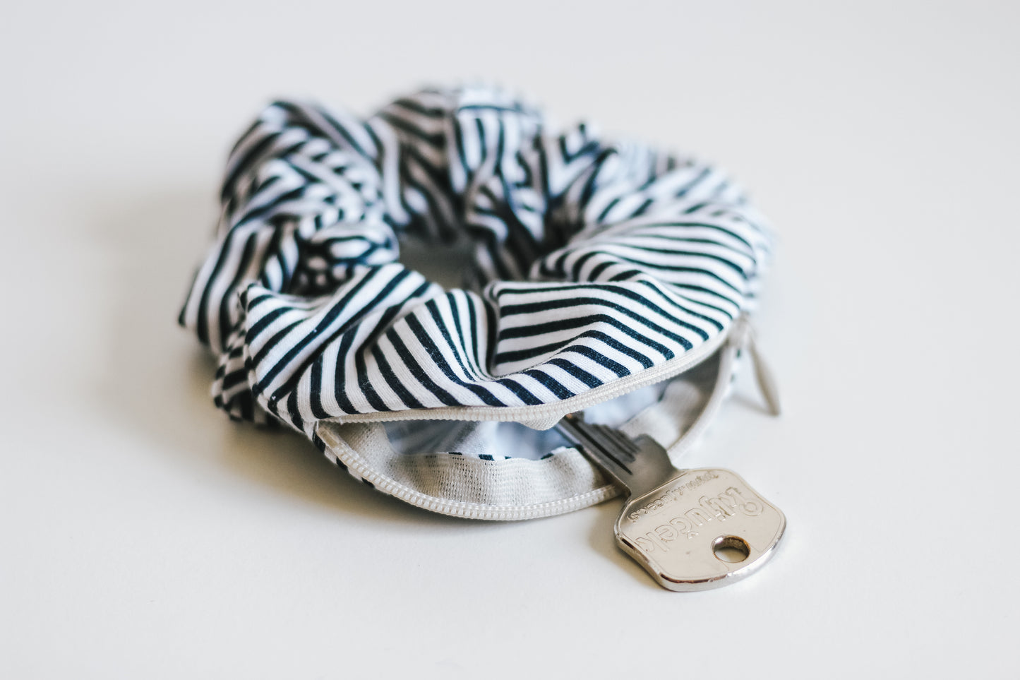 Stripy scrunchie with a zipper