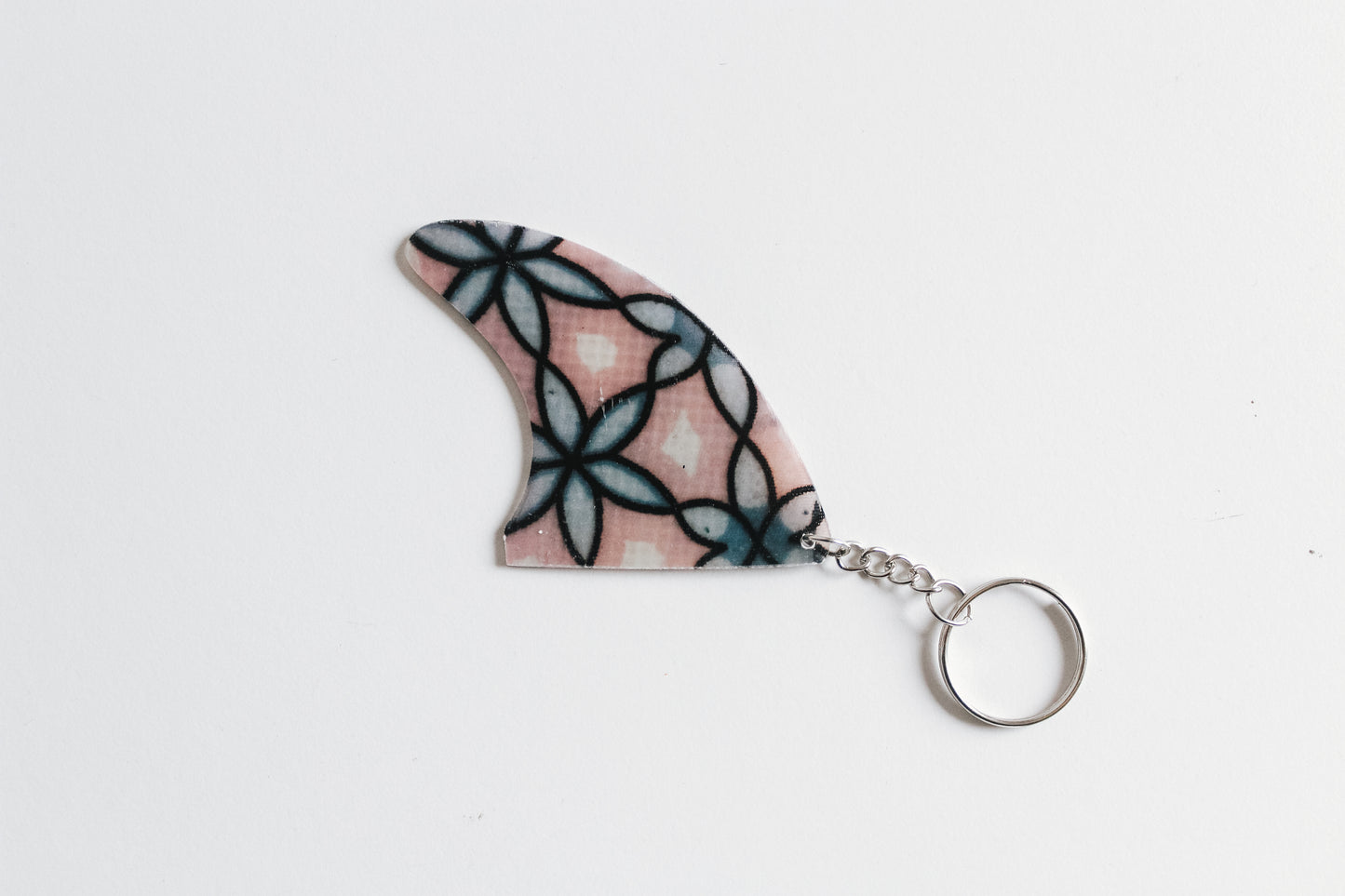 Fin shaped pattern key chain