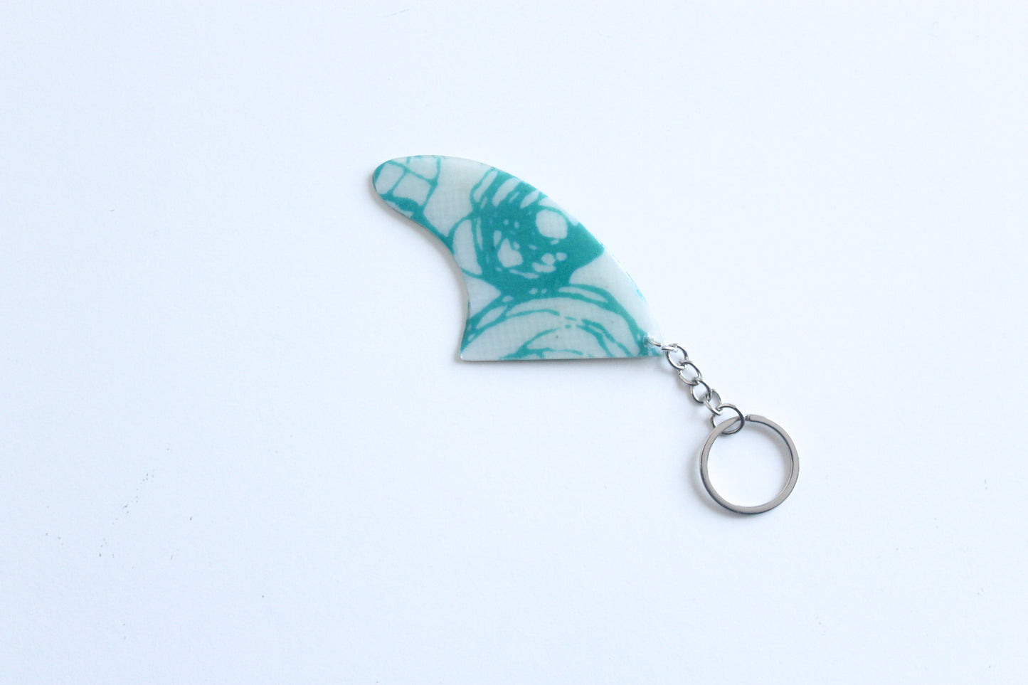 Fin shaped circles key chain
