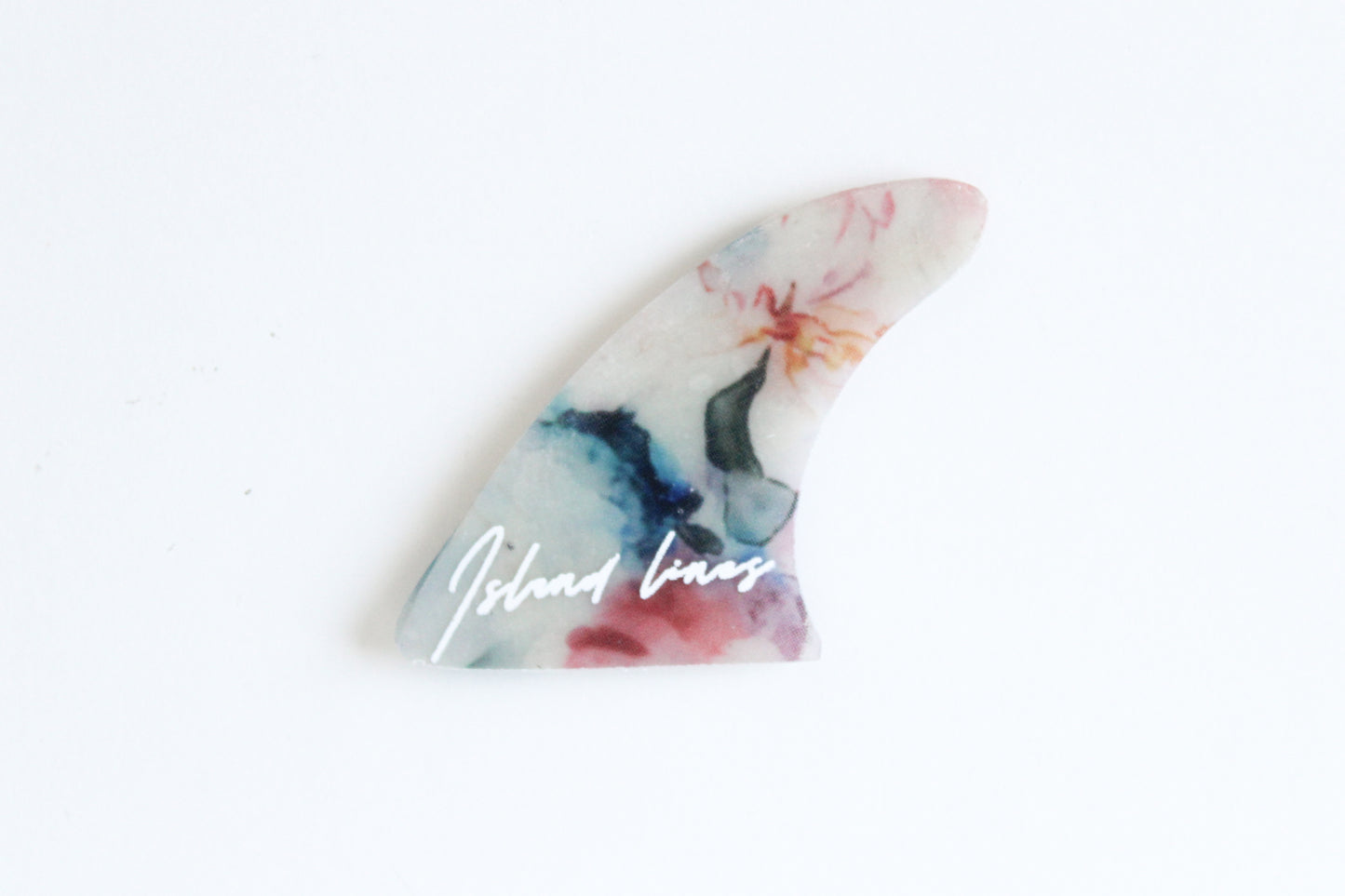 Fin shaped aqua magnet