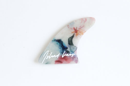 Fin shaped aqua magnet