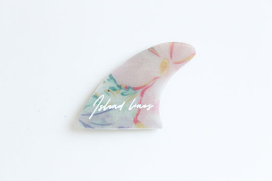 Fin shaped pastel magnet