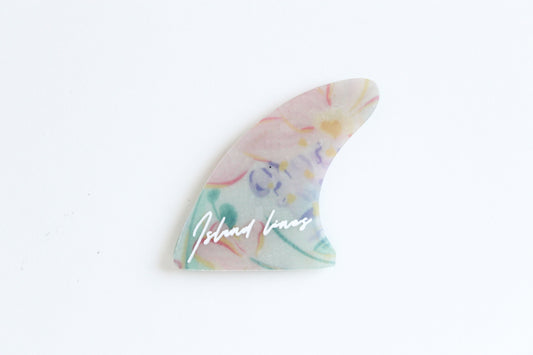 Fin shaped pastel magnet