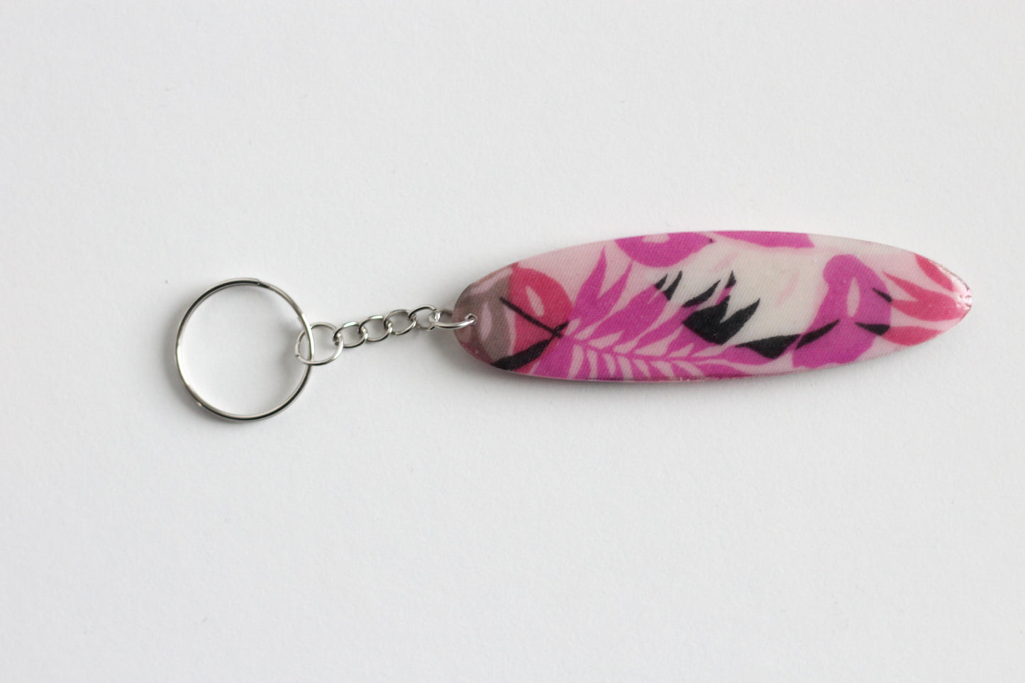 Surf shaped monstera key chain