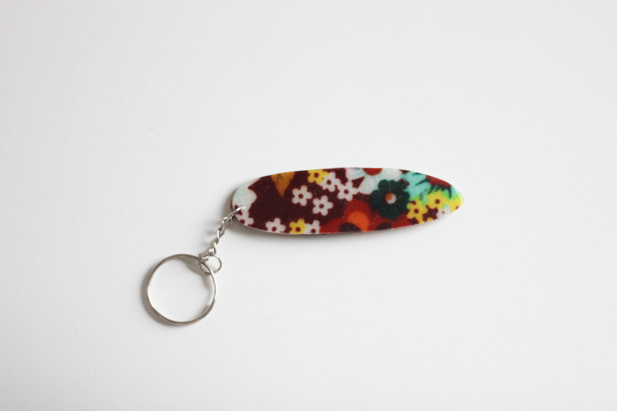 Surf shaped retro key chain