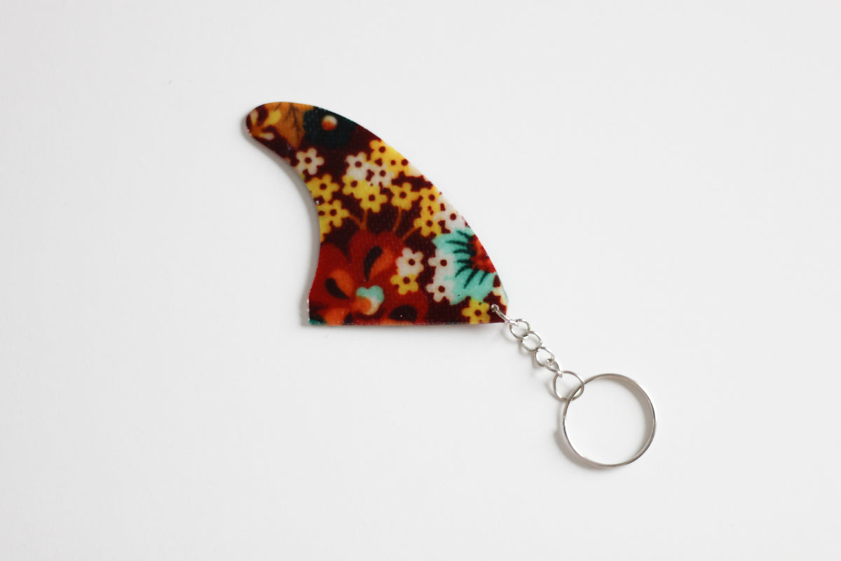 Fin shaped retro key chain
