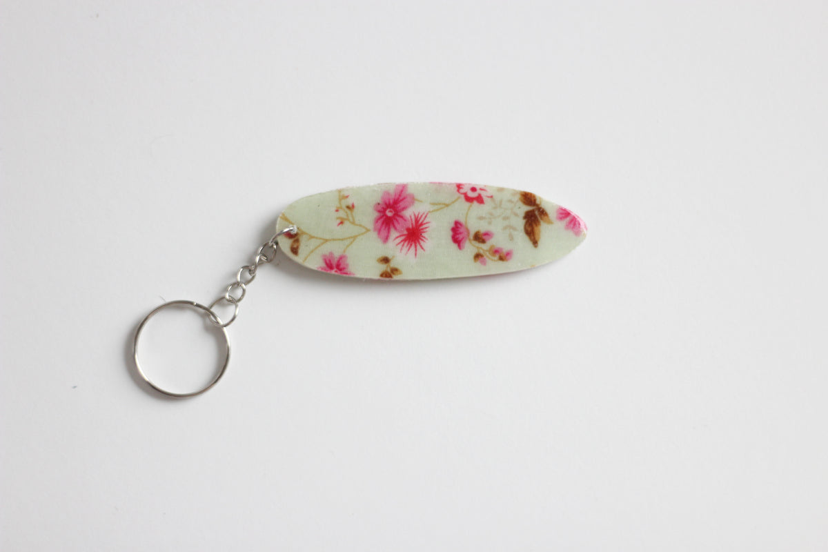 Surf shaped mini flowers key chain