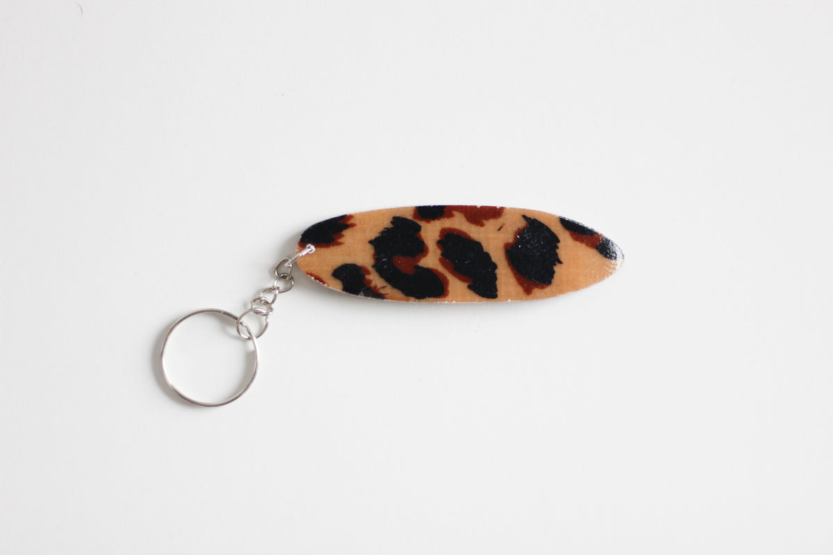 Surf shaped leopard key chain