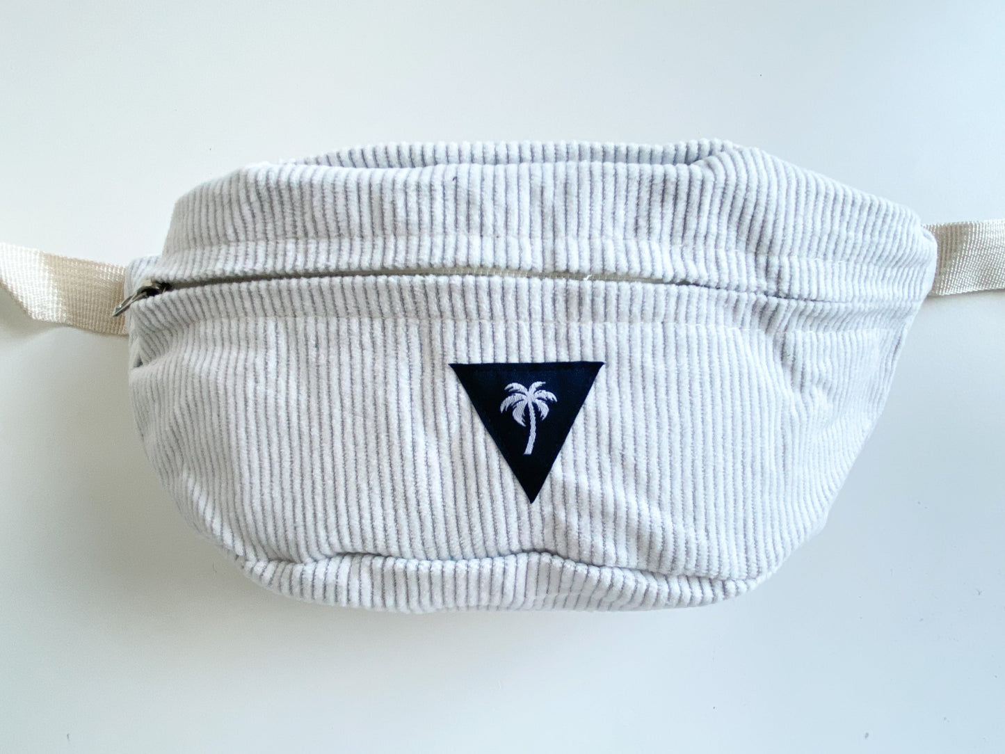 Big light grey fanny pack
