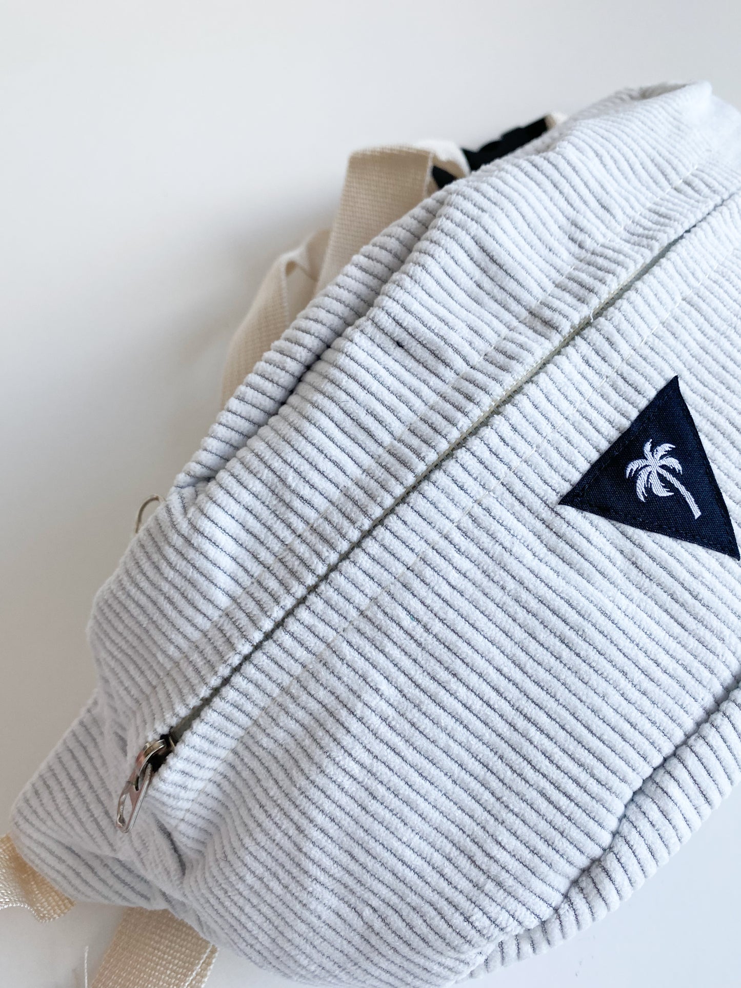 Big light grey fanny pack