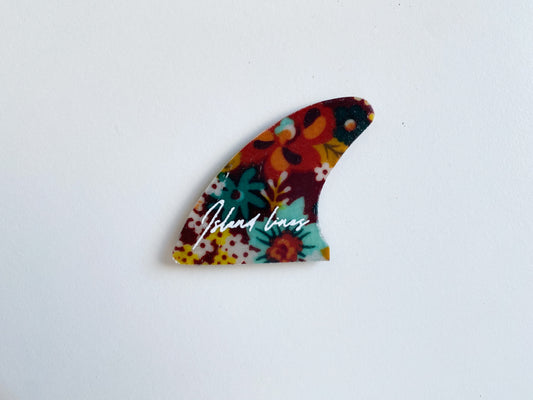 Fin shaped retro magnet