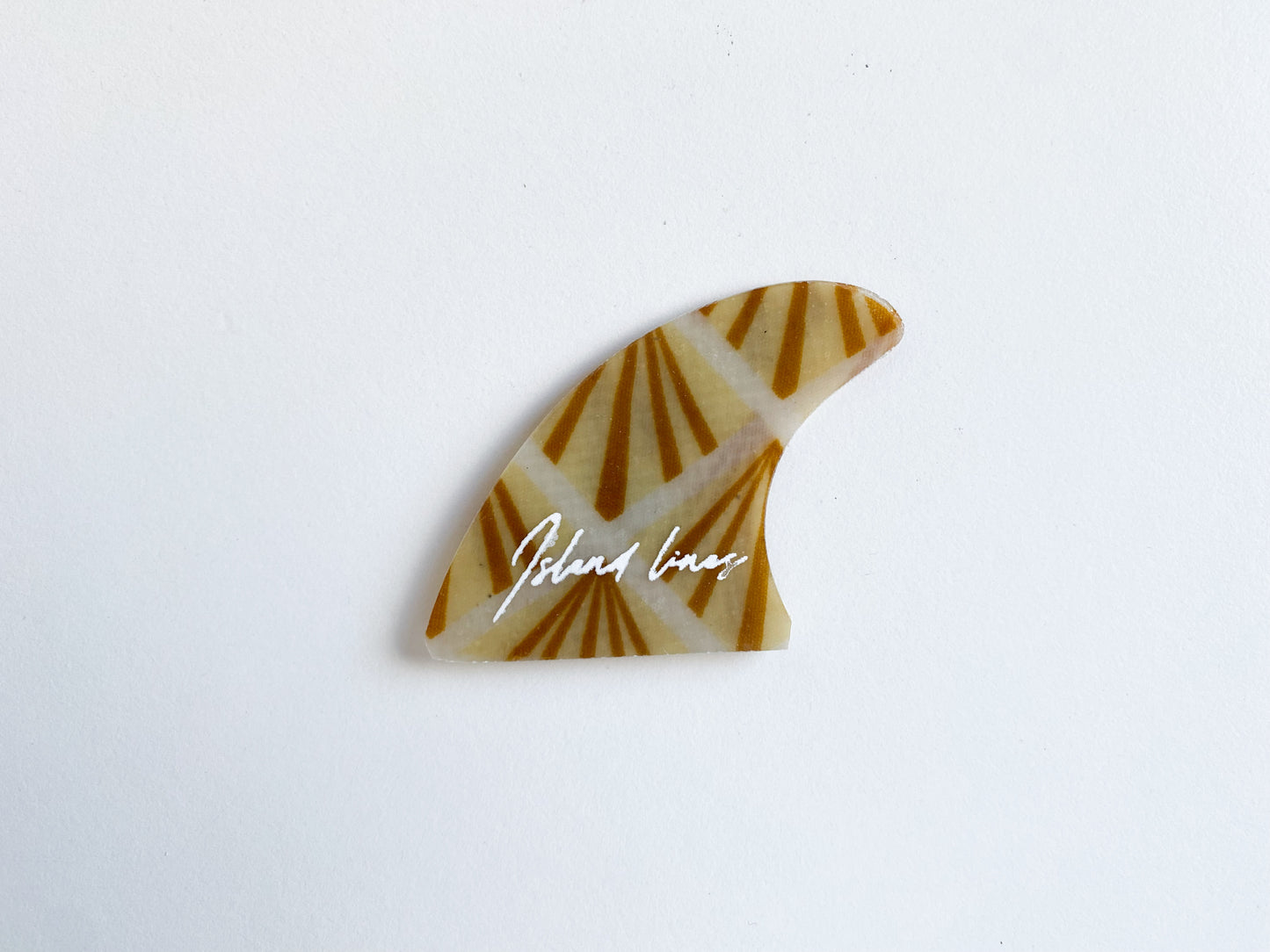 Fin shaped retro magnet