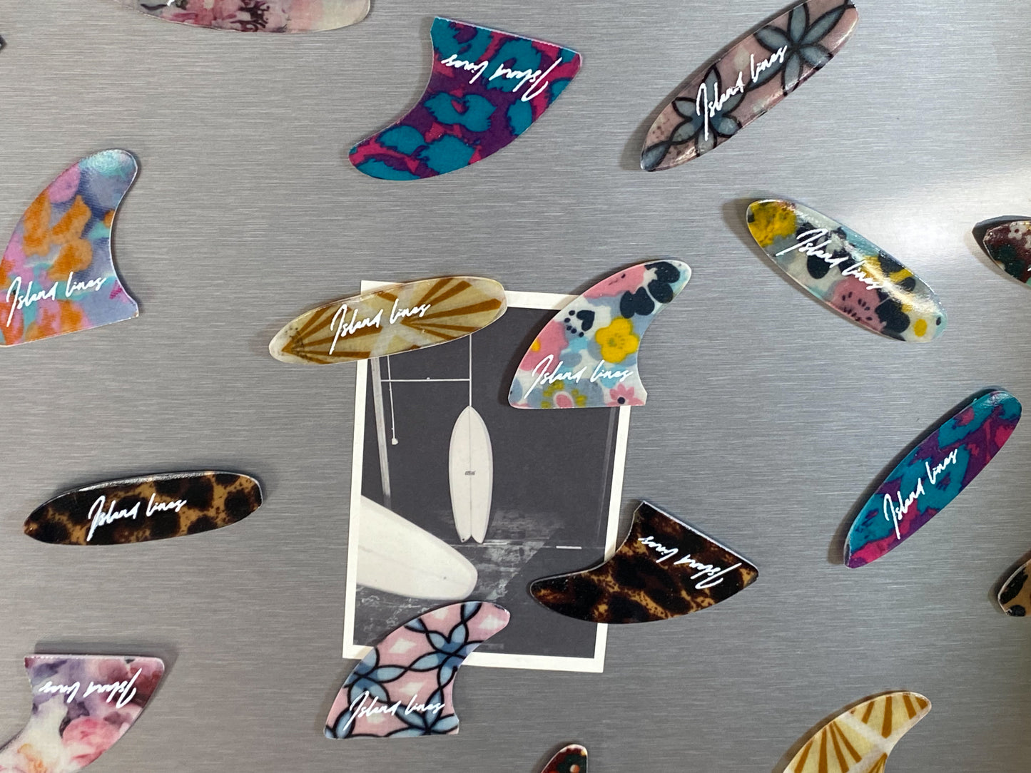 Surf shaped purple leopard magnet