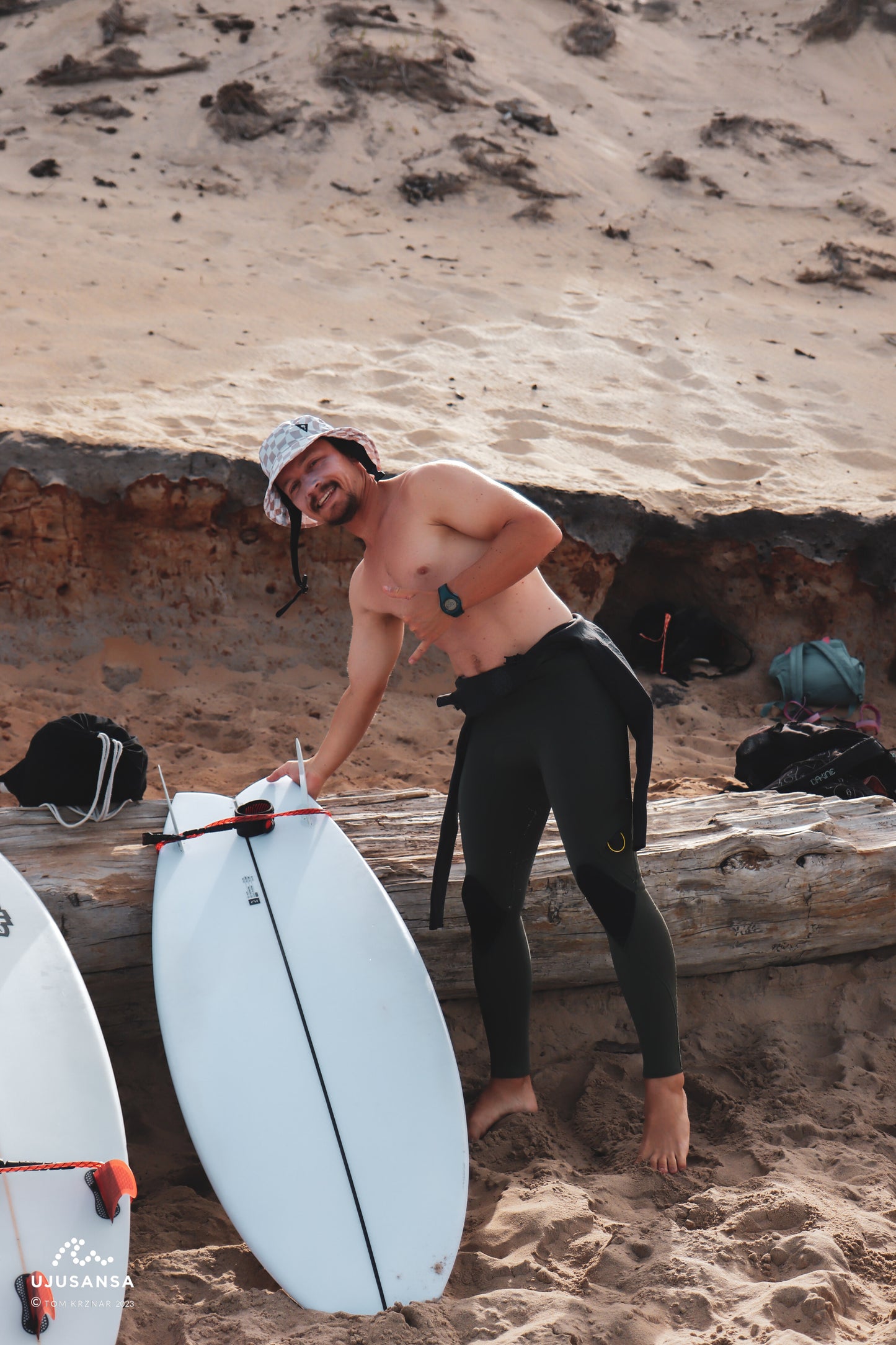 Surf bucket hat